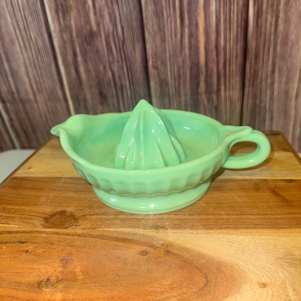 Jadeite Glass Citrus Juicer Reamer Green Vintage Mid-Century Kitchenware 6in
